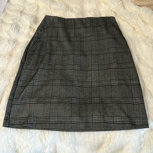 Women’s size small Apt 9 form fitting skirt